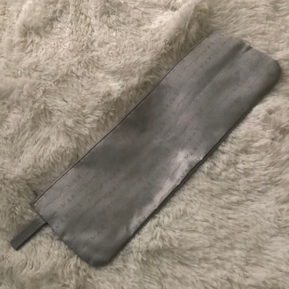 Maximus Flat Iron Hair Straightener Bag NWT 🩶 Silver with Zipper Closure